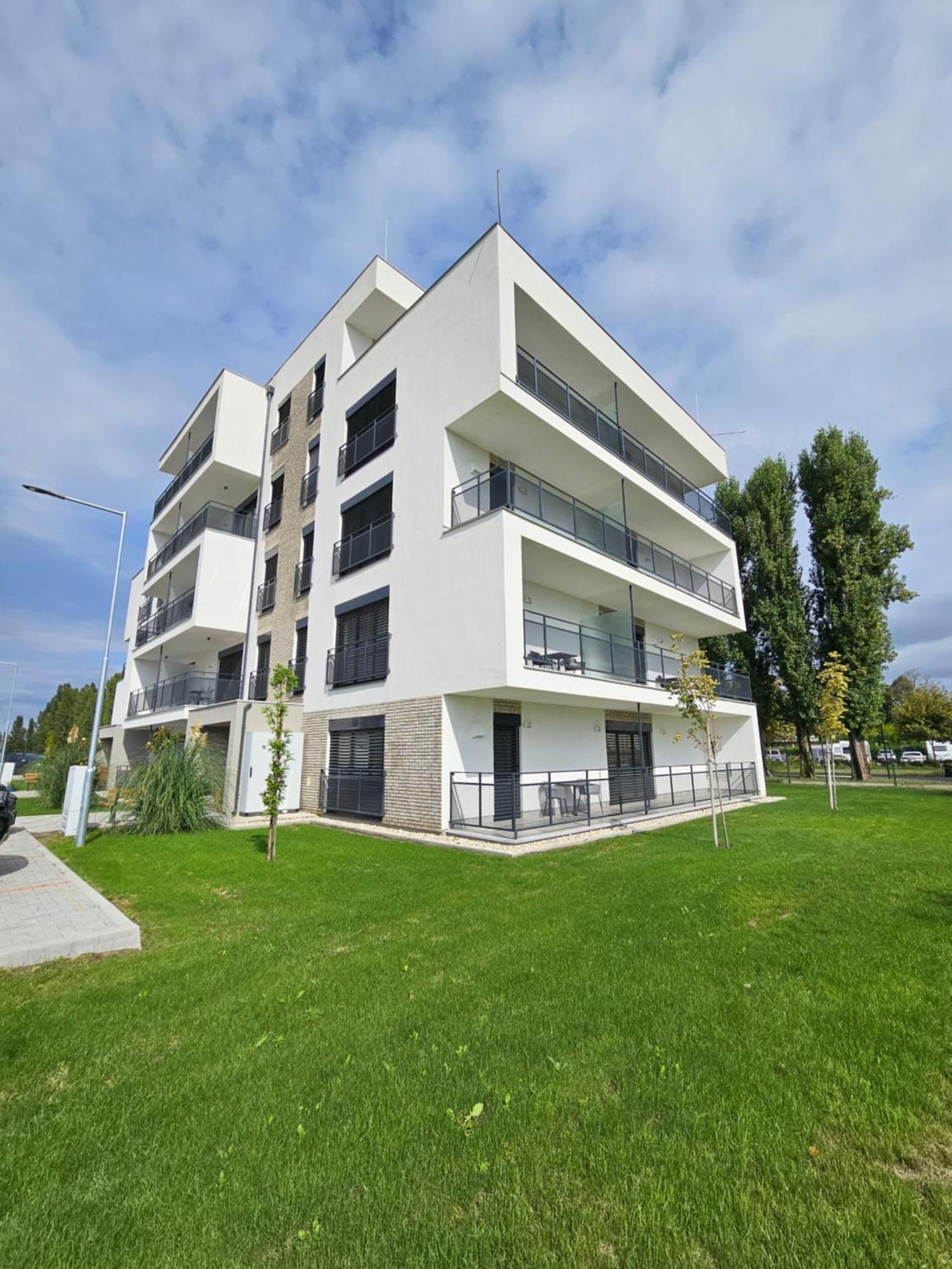 Harmonia Riva Apartman B11 Dunajska Streda Exterior photo
